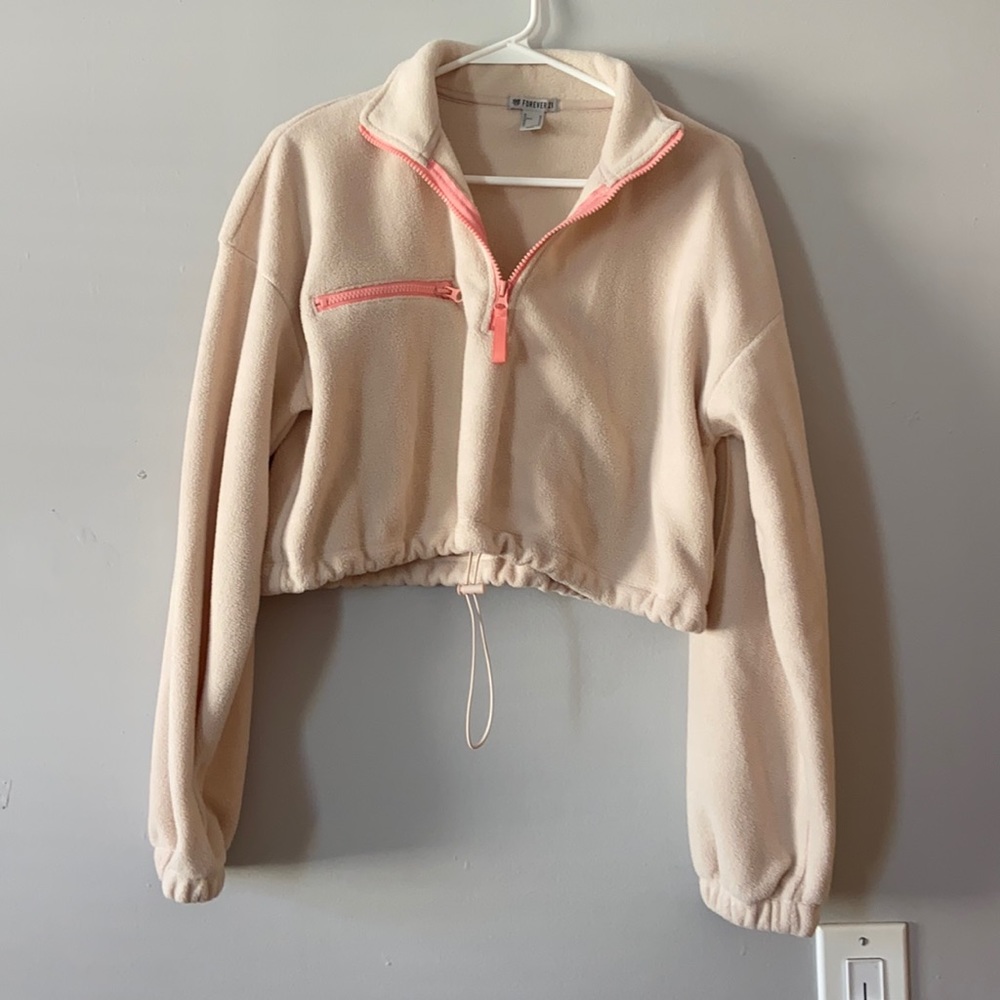 Comfortable cream jacket with pink sippers
